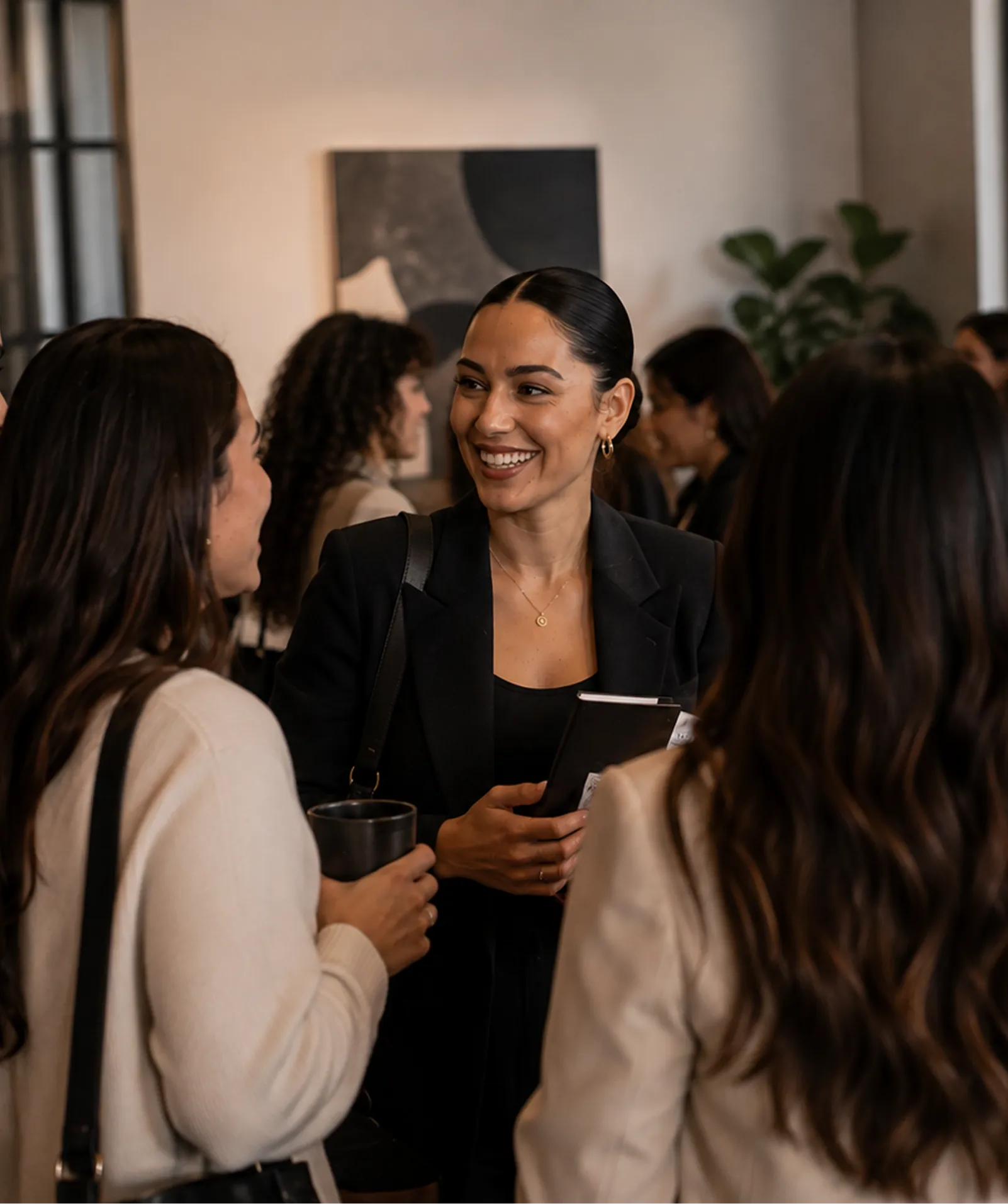 Oportunidades laborales para mujeres en encuentro con empresas